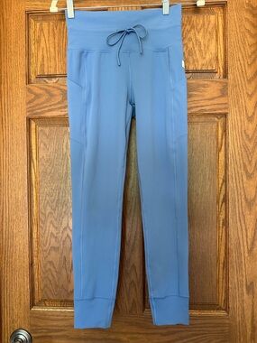 Vuori daily elevate leggings in Slate cloud